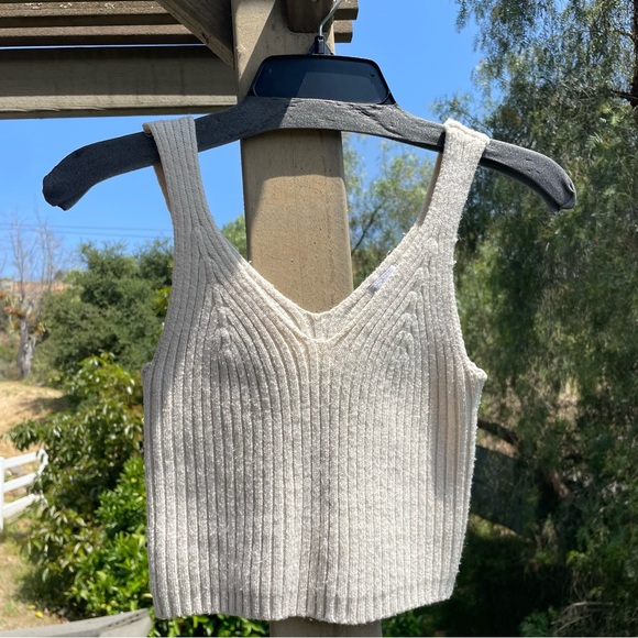 West of melrose tank top sweater tank top xs Tilly’s cream crop top - Picture 3 of 4